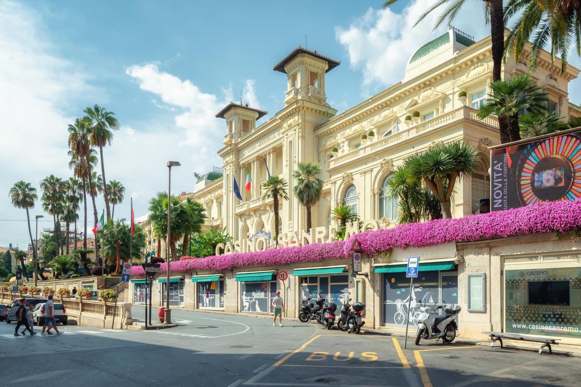 Caratteristico Appartamento In Centro - Happy Rentals Сан Ремо Екстериор снимка